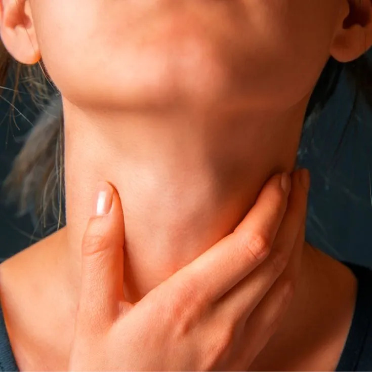 Enlarged thyroid symptoms associated with goiter patient